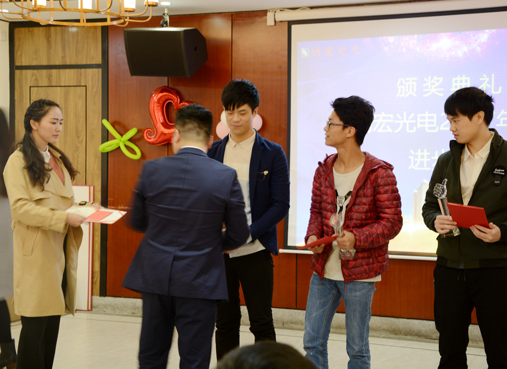 優秀員工頒獎 優秀員工頒獎